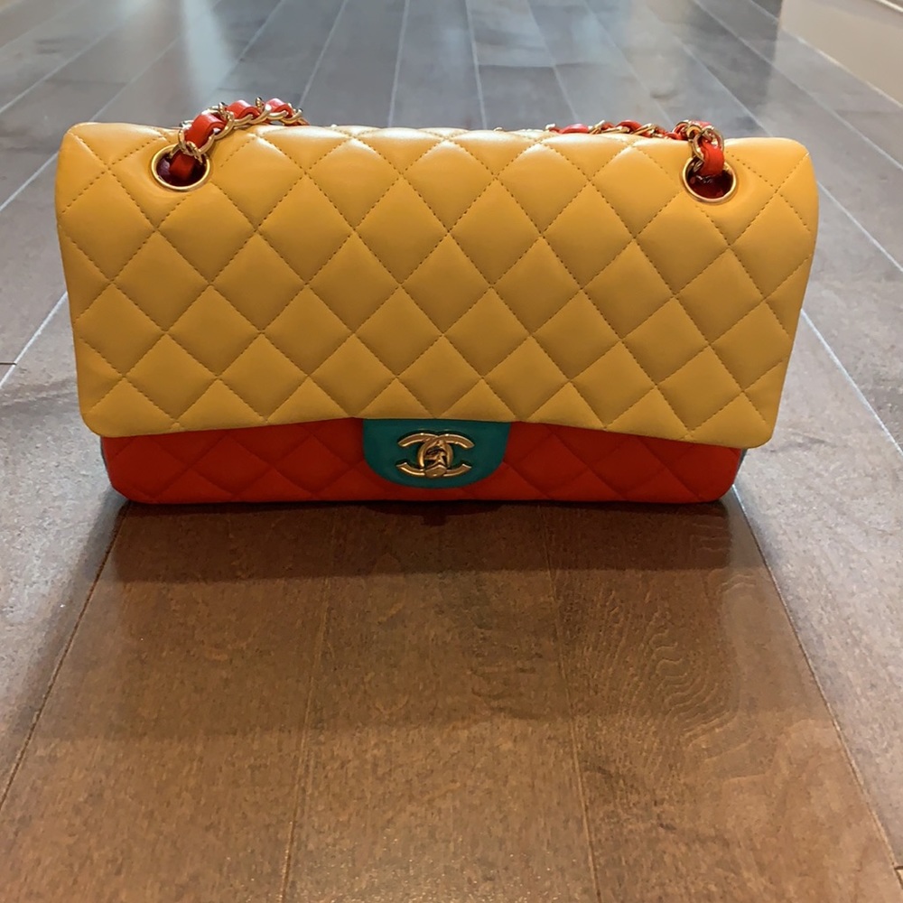 Chanel medium classic flap